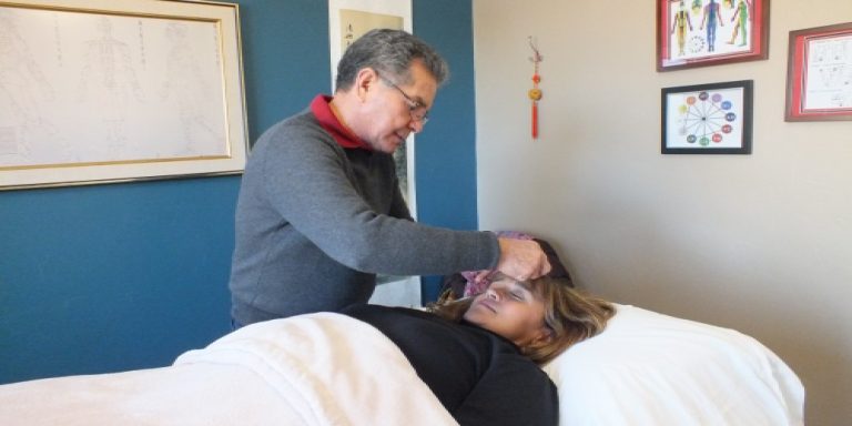 Tucson Best Acupuncturist Juan Tejada giving an acupuncture treatment to patient small 768x384